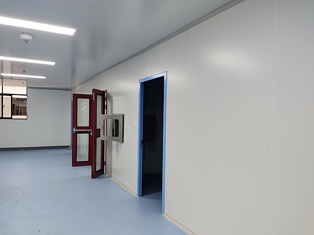 玻鎂彩鋼巖棉彩鋼凈化板的特性有哪些？