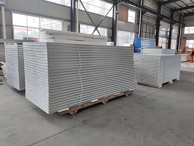 湖南的手工單玻鎂巖棉彩鋼板多少錢一米?