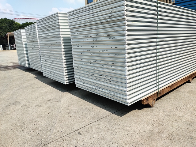 什么是不銹鋼單玻鎂巖棉凈化板？